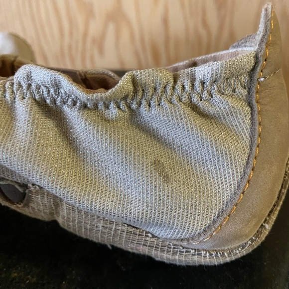 CUSHE Women's Slip ons - Picture 5 of 6